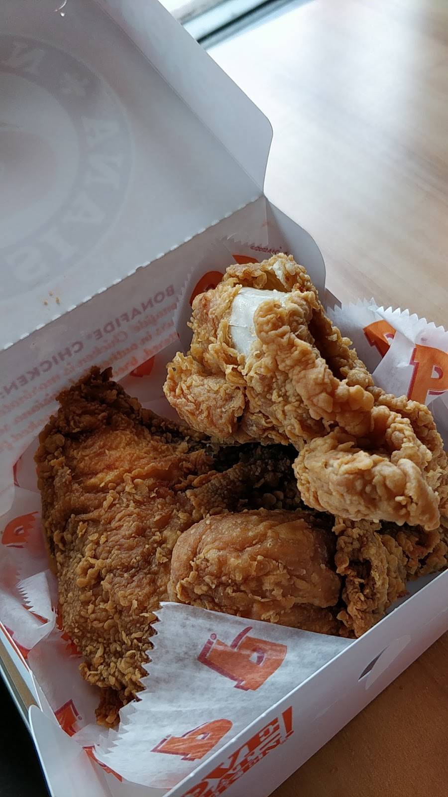 Popeyes Louisiana Kitchen | restaurant | 831 Main Ave, Passaic, NJ 07055, USA | 8622387779 OR +1 862-238-7779