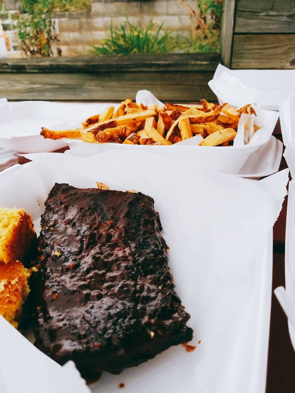 Big Bad Wolfs House of Barbeque | restaurant | 5713 Harford Rd, Baltimore, MD 21214, USA | 4104446422 OR +1 410-444-6422