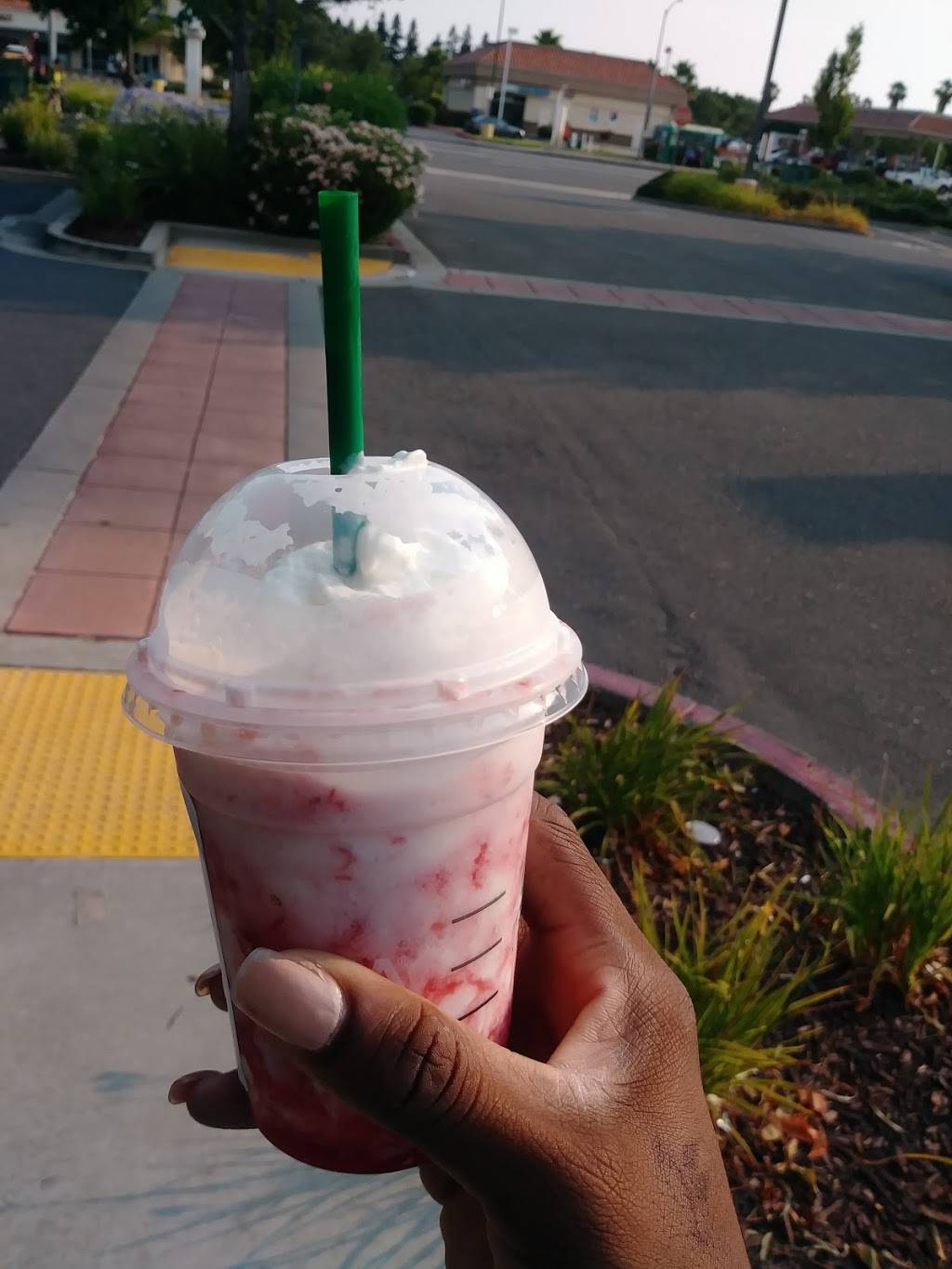 Starbucks | cafe | 8868 Bond Rd #100, Elk Grove, CA 95624, USA | 9166862140 OR +1 916-686-2140