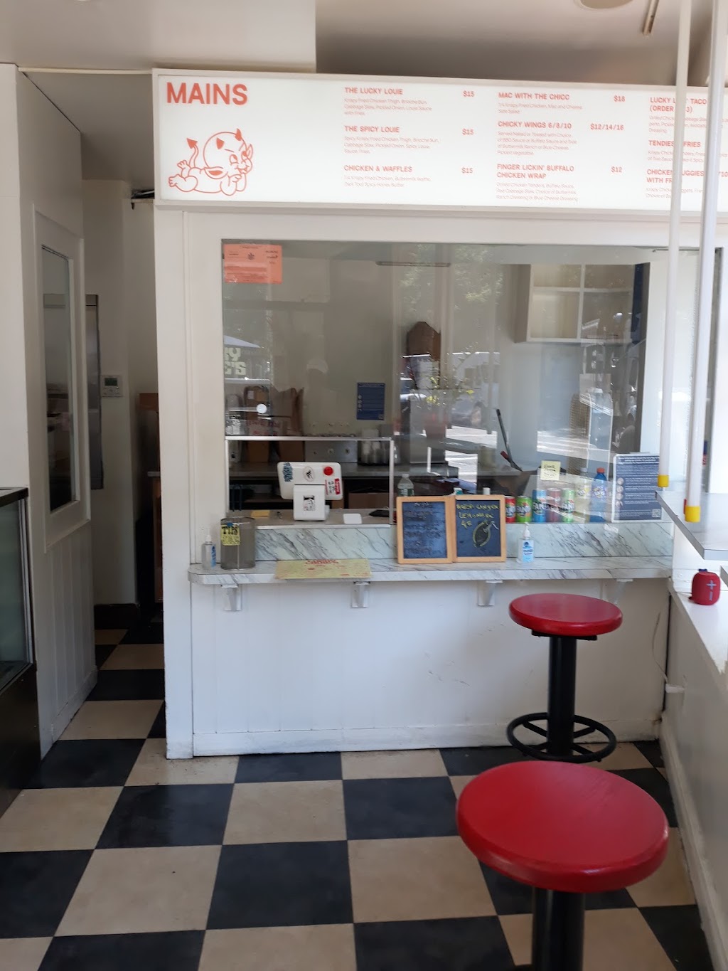 Lucky Louies | restaurant | 535 Hudson St, New York, NY 10014, USA | 6465602255 OR +1 646-560-2255