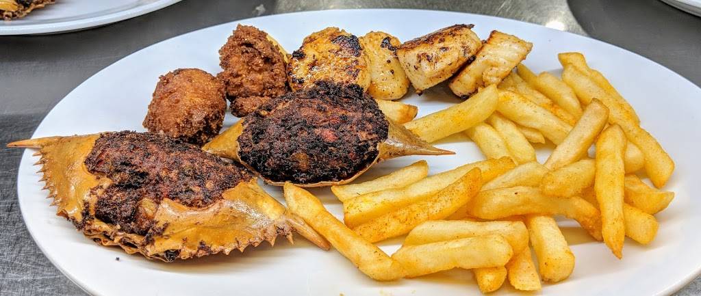 Sliders Oyster Bar | restaurant | 218 1st St, Neptune Beach, FL 32266, USA | 9042460881 OR +1 904-246-0881