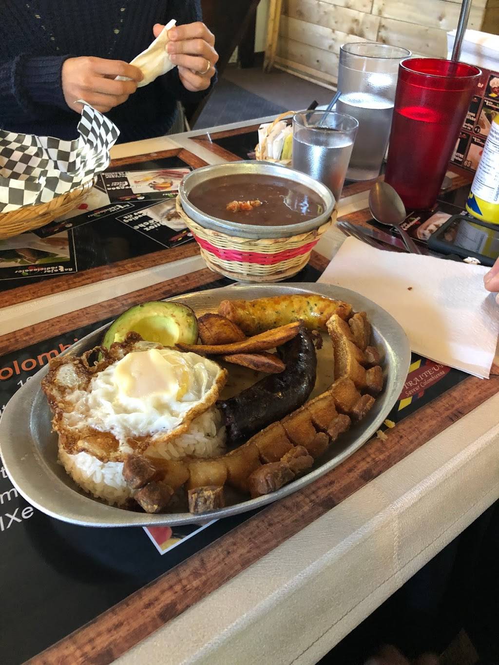 La Saveur Colombienne - SC Traiteur - SC Décoration - SC Gâteau | restaurant | 91 Boulevard Sainte-Rose, Laval, QC H7L 3J7, Canada | 5142927328 OR +1 514-292-7328