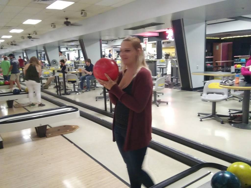 West Acres Bowling Center | night club | 749 N Ridge Rd, Wichita, KS 67212, USA | 3167225211 OR +1 316-722-5211