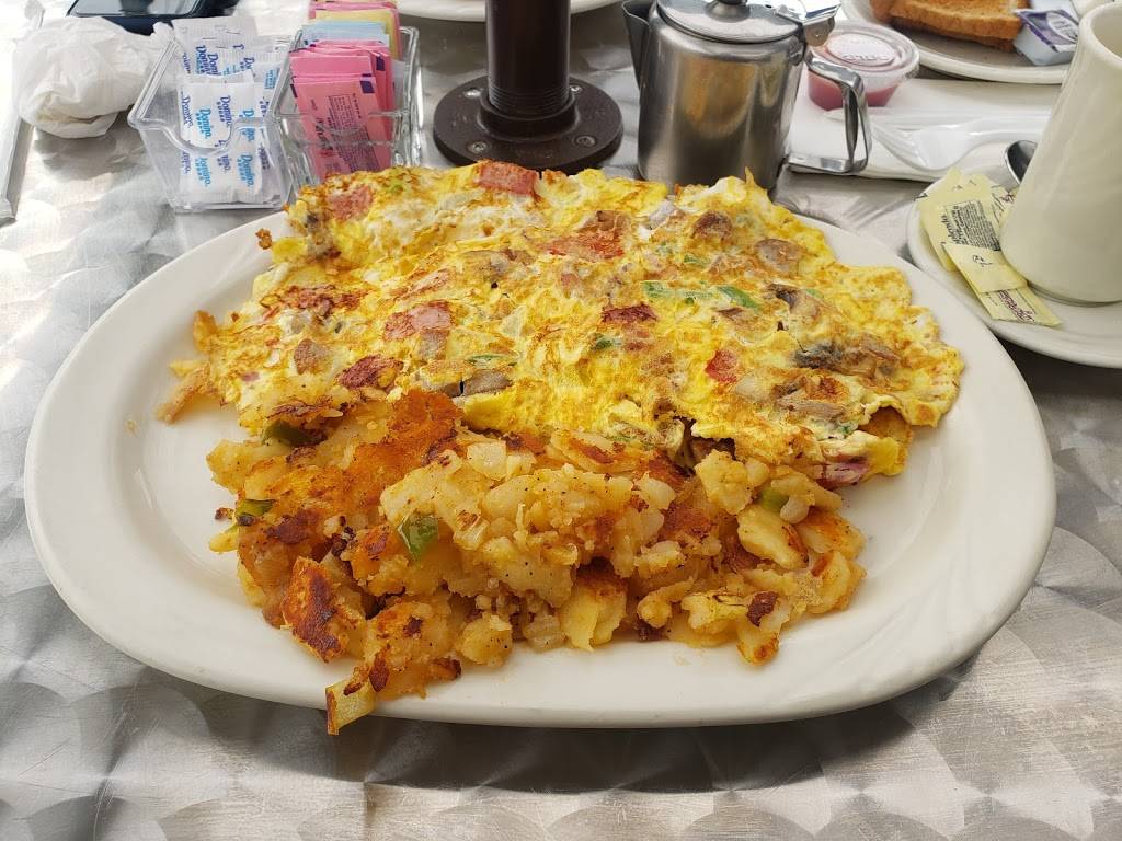 Avenita Diner | restaurant | 83-23 Parsons Blvd, Jamaica, NY 11432, USA | 7182978540 OR +1 718-297-8540