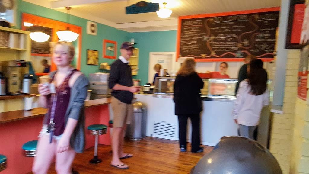 Little Finger Eatery | restaurant | 10213 W Front St, Empire, MI 49630, USA | 2318352168 OR +1 231-835-2168