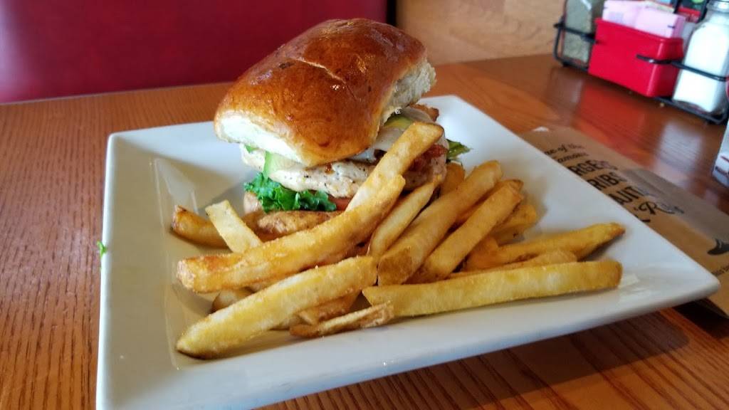 Chilis Grill & Bar | meal takeaway | 15555 E 14th St suite 366, San Leandro, CA 94578, USA | 5103170323 OR +1 510-317-0323