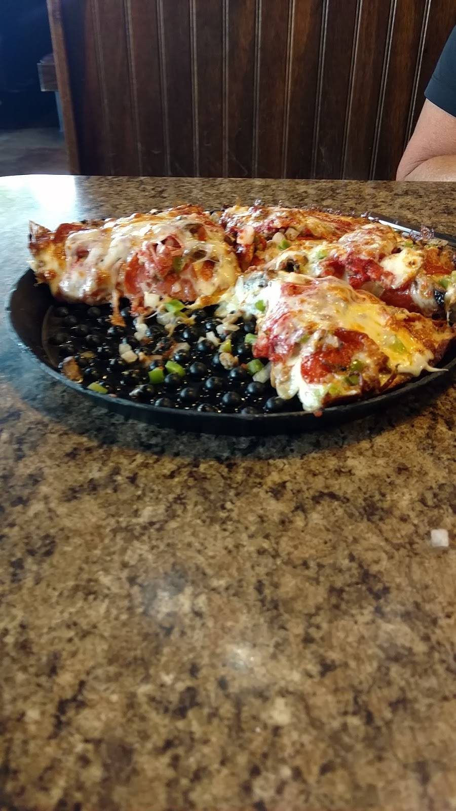 Chicagos Pizza | restaurant | 5917 W Broadway, McCordsville, IN 46055, USA | 3173353131 OR +1 317-335-3131