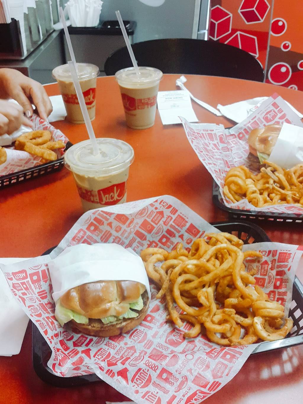 Jack in the Box | restaurant | 383 W Mariposa Rd, Nogales, AZ 85621, USA | 5203772974 OR +1 520-377-2974