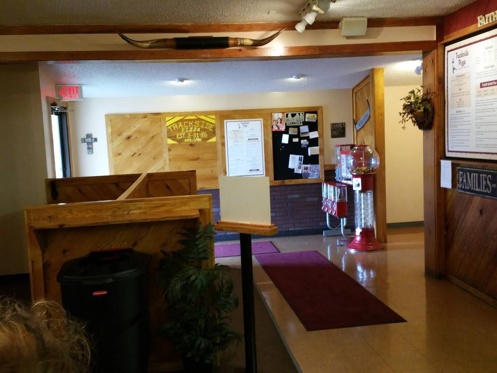 Trackside Pizza | restaurant | 164 N Buckeye St, Osgood, IN 47037, USA | 8126891900 OR +1 812-689-1900