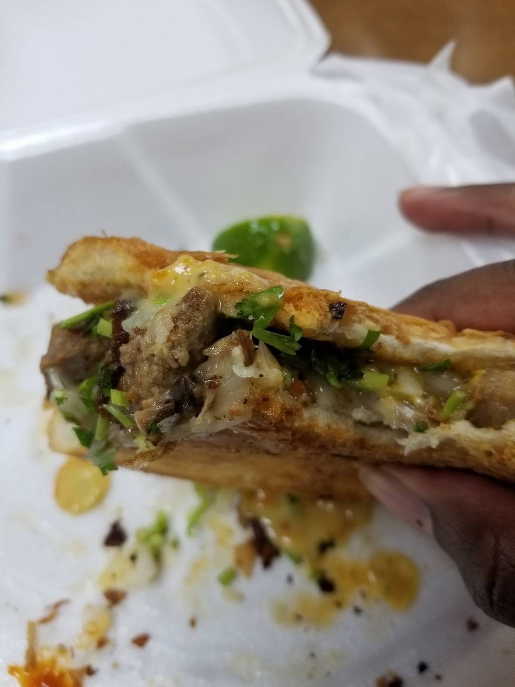 Tacos La Banqueta Puro DF | restaurant | 1305 N Carroll Ave, Dallas, TX 75204, USA | 2148231260 OR +1 214-823-1260