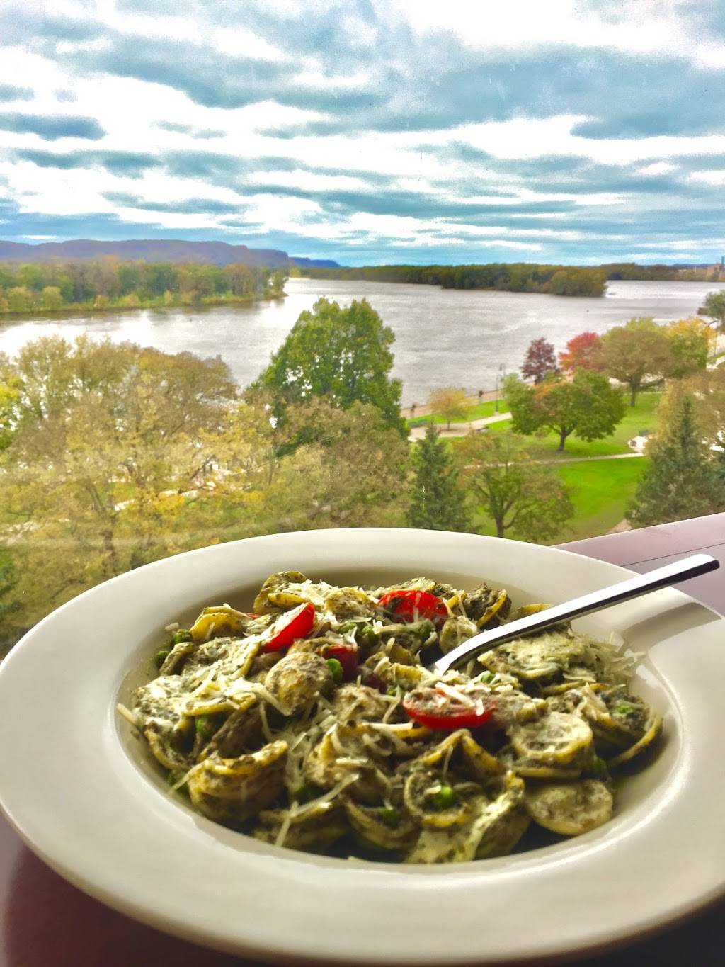 Three Rivers Lodge | restaurant | 111 Front St S, La Crosse, WI 54601, USA | 6087935018 OR +1 608-793-5018