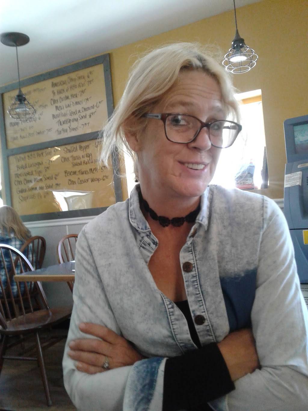 Little Phoenix | restaurant | 4128 Acushnet Ave, New Bedford, MA 02745, USA | 5089987551 OR +1 508-998-7551