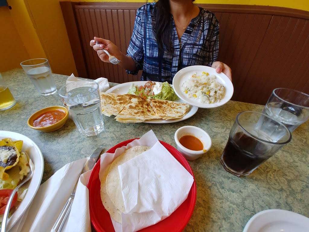 La Mexicana | restaurant | 3337 Bathurst St, North York, ON M6A 2B7, Canada | 4167839452 OR +1 416-783-9452