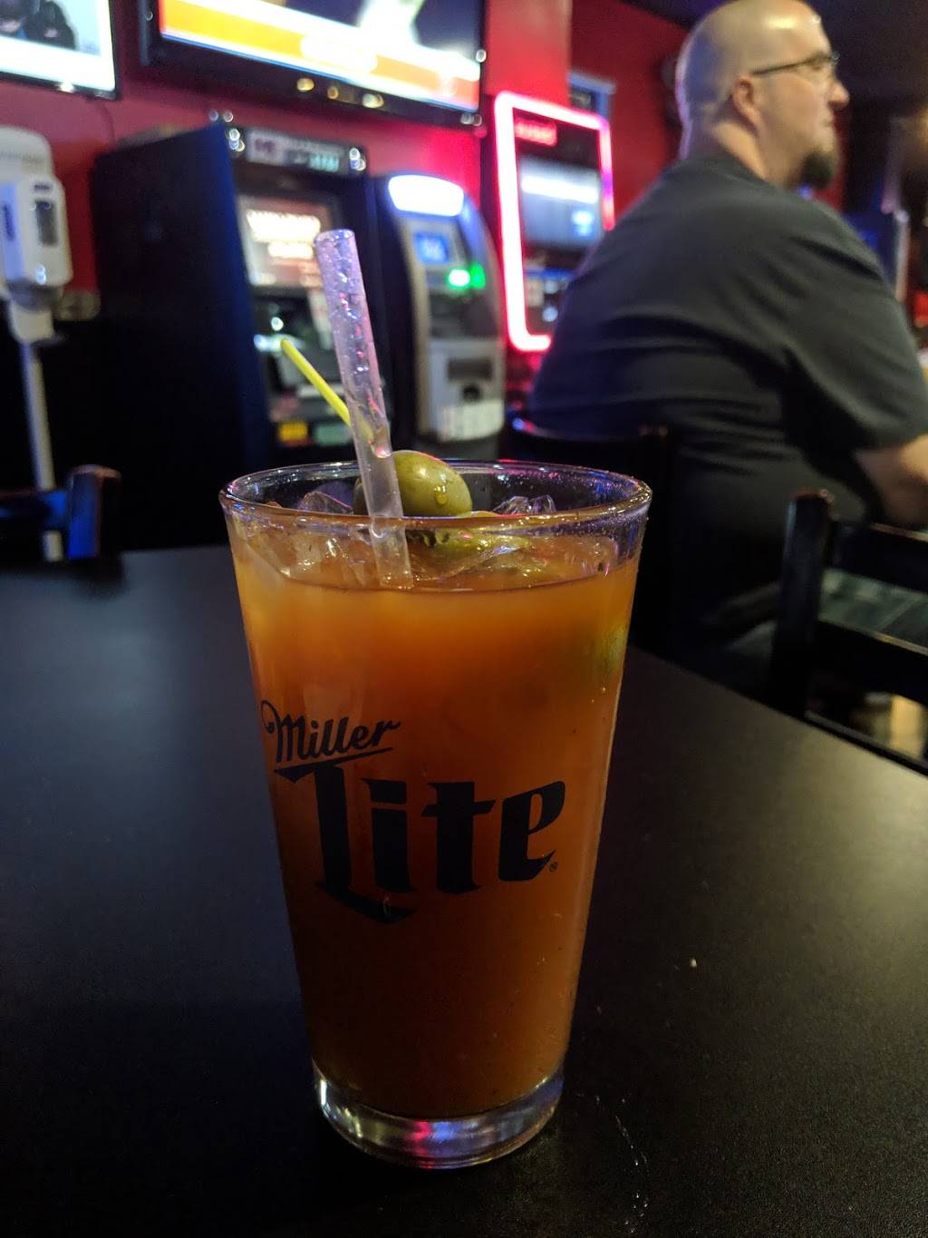 Sliderz Bar & Grill | restaurant | 5995 East, US-36, Decatur, IL 62521, USA | 2178649227 OR +1 217-864-9227