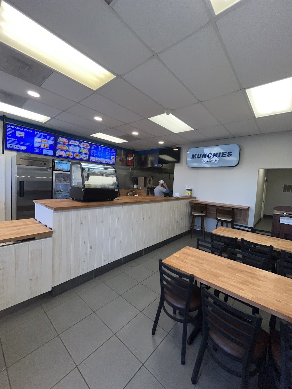 MUNCHIES THE HALAL SPOT | restaurant | 2523 Pennsylvania Ave. SE, Washington, DC 20020, USA | 2025844704 OR +1 202-584-4704