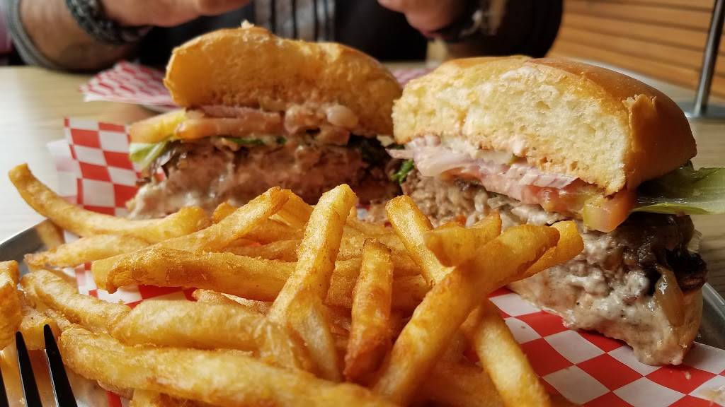 Papa Maks Burgers | restaurant | 3755 Noriega St, San Francisco, CA 94122, USA | 4153403171 OR +1 415-340-3171