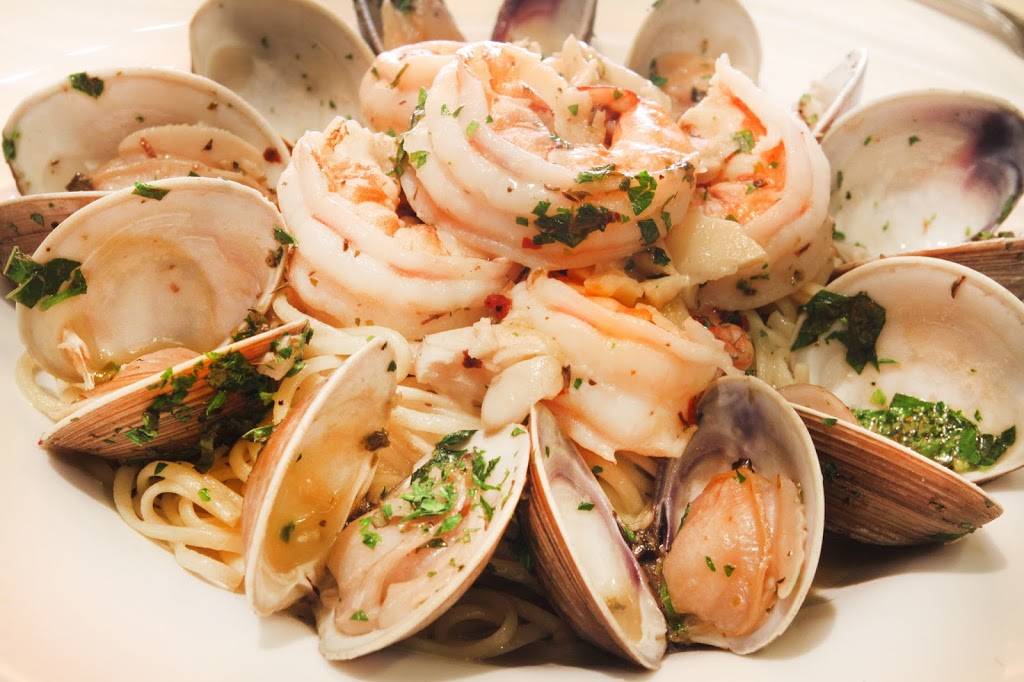 Bellas Restaurant | restaurant | 933 Hingham St, Rockland, MA 02370, USA | 7818715789 OR +1 781-871-5789