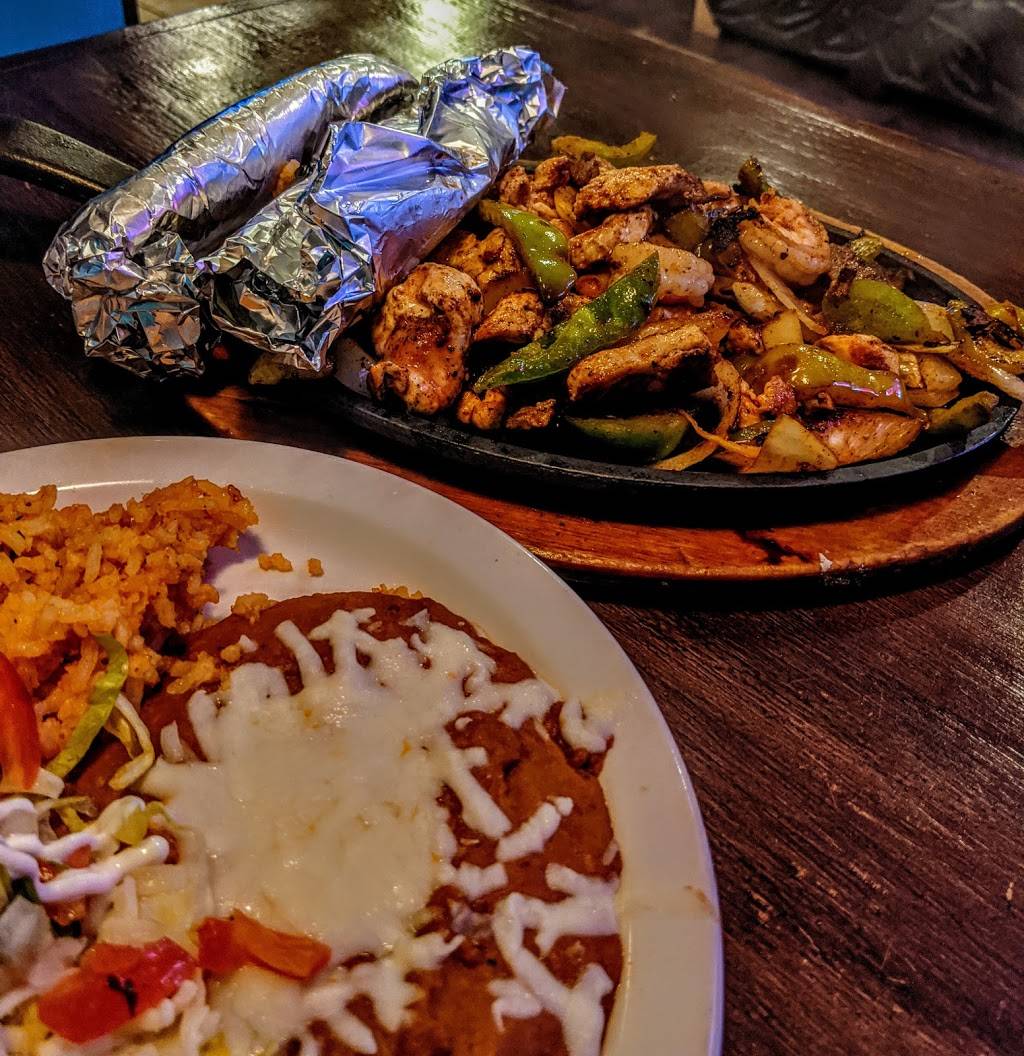 Coronas Cantina Grill Mexican Restaurant | restaurant | 920 Wisconson 16 Trunk, West Salem, WI 54669, USA | 6086120105 OR +1 608-612-0105