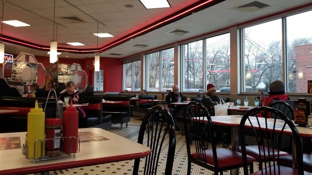 Steak n Shake | restaurant | 17325 Lorain Ave, Cleveland, OH 44111, USA | 2166881086 OR +1 216-688-1086