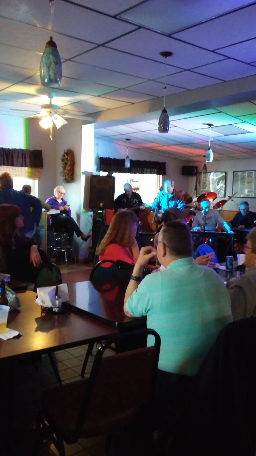 Sandis Bar & Gril Llc | restaurant | 3112 E 1961st Rd, Ottawa, IL 61350, USA | 8154319464 OR +1 815-431-9464