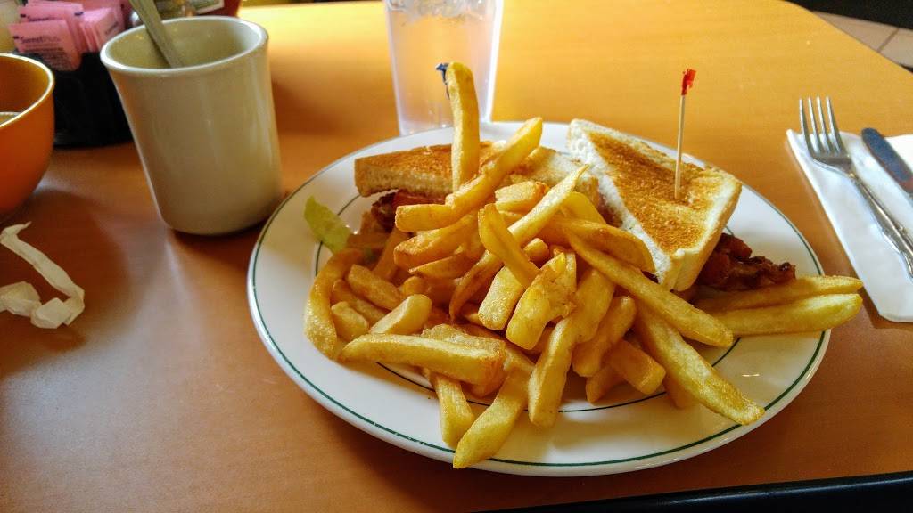 Moms Deli & Grill | restaurant | 13900 York Rd, North Royalton, OH 44133, USA | 4405827100 OR +1 440-582-7100