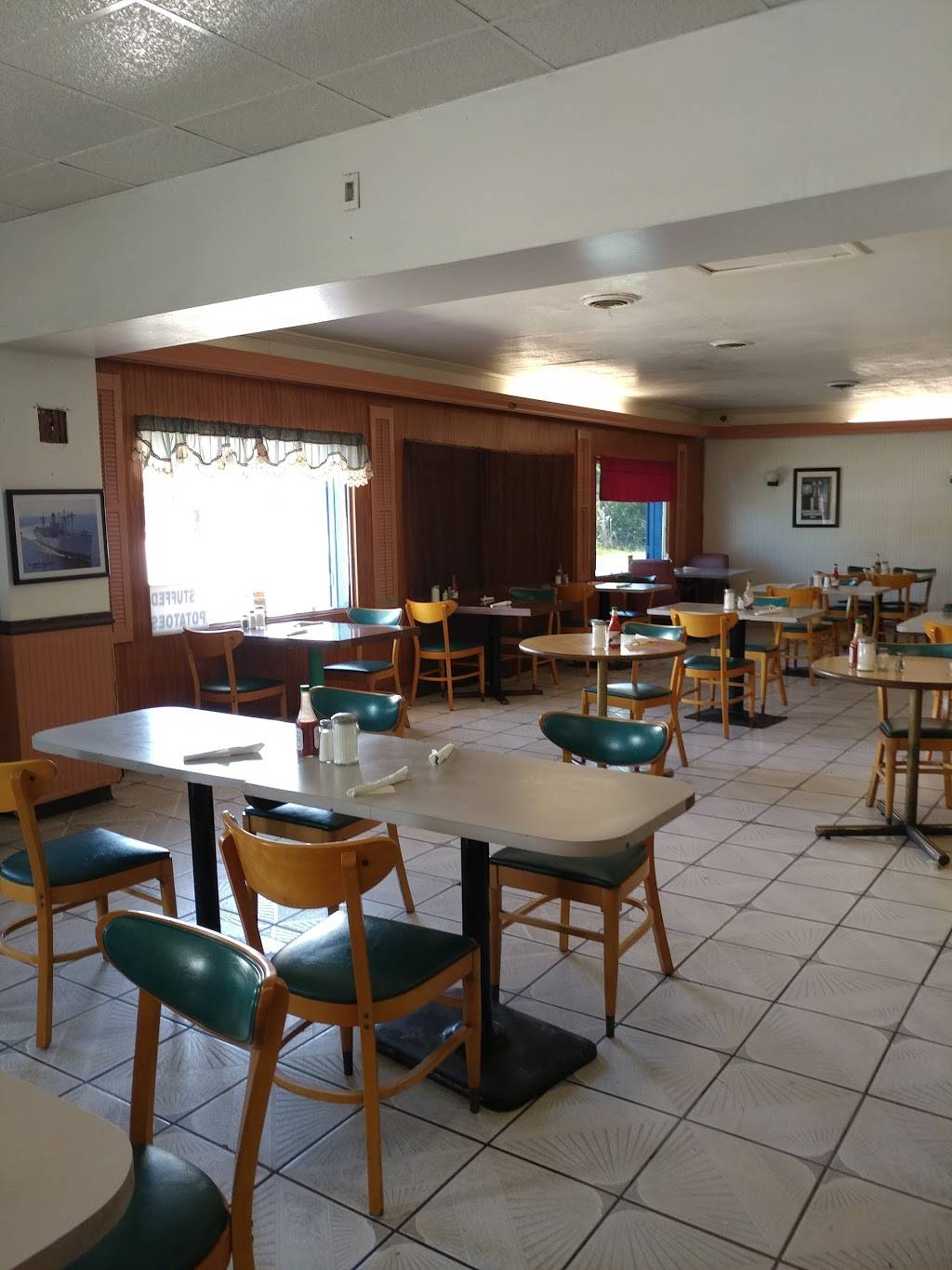 Harborside Grill | restaurant | 4103 Causeway Blvd, Tampa, FL 33619, USA | 8132474565 OR +1 813-247-4565