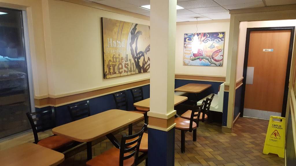 Taco Bell | meal takeaway | 63 Lindsay St S, Lindsay, ON K9V 2M1, Canada | 7053244212 OR +1 705-324-4212