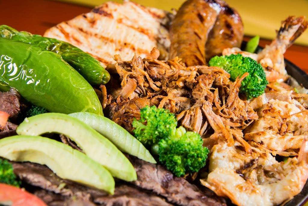 Damians | restaurant | 2075 W Orangeburg Ave, Modesto, CA 95350, USA | 2095263800 OR +1 209-526-3800