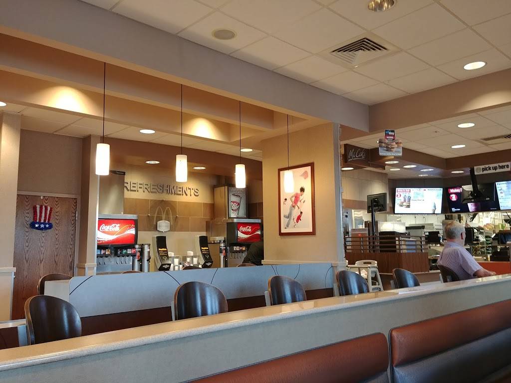 McDonalds | cafe | 984 N Main St, Bluffton, IN 46714, USA | 2608240433 OR +1 260-824-0433
