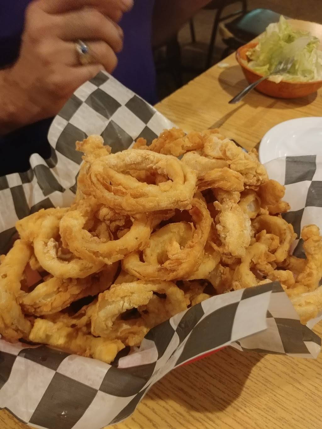 Johnny Sortinos Pizza Parlor | restaurant | 7880 L St, Omaha, NE 68127, USA | 4023395050 OR +1 402-339-5050