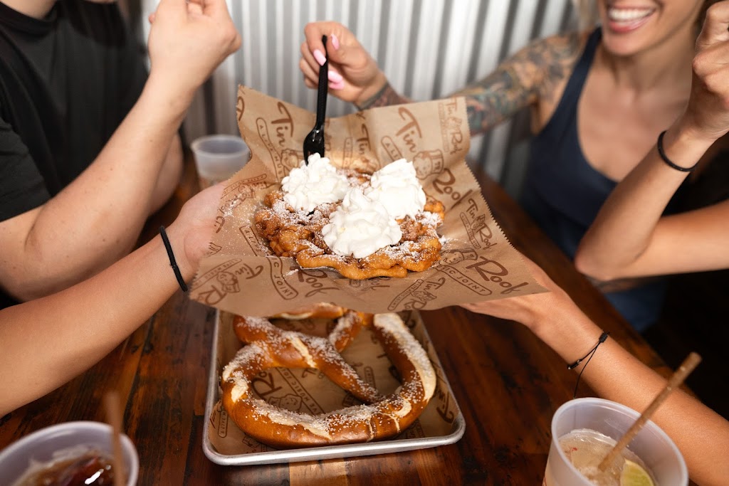 Tin Roof | restaurant | 3519 N Clark St, Chicago, IL 60657, USA | 7737998186 OR +1 773-799-8186