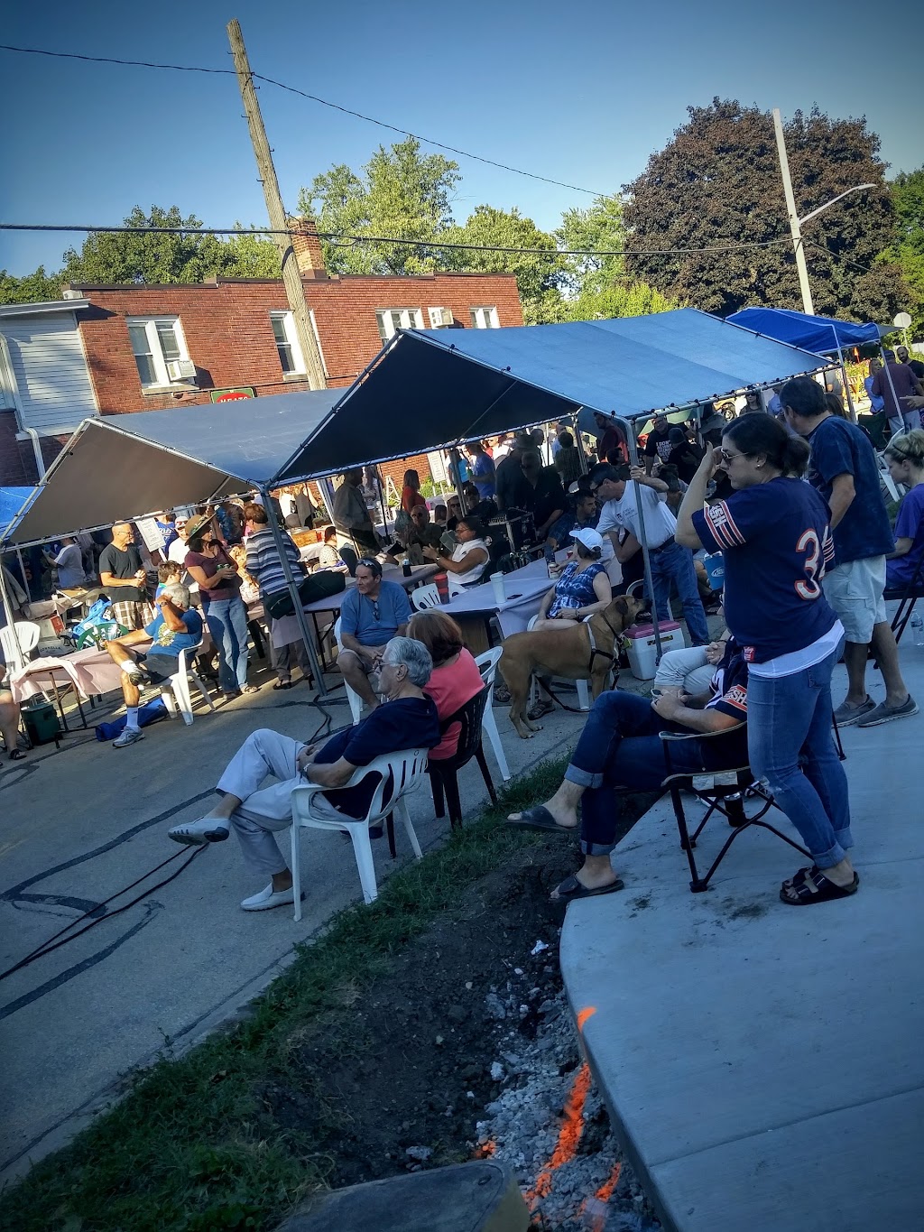 Kregers Brat and Sausage Haus | restaurant | 605 N Ellsworth St, Naperville, IL 60563, USA | 6303554418 OR +1 630-355-4418