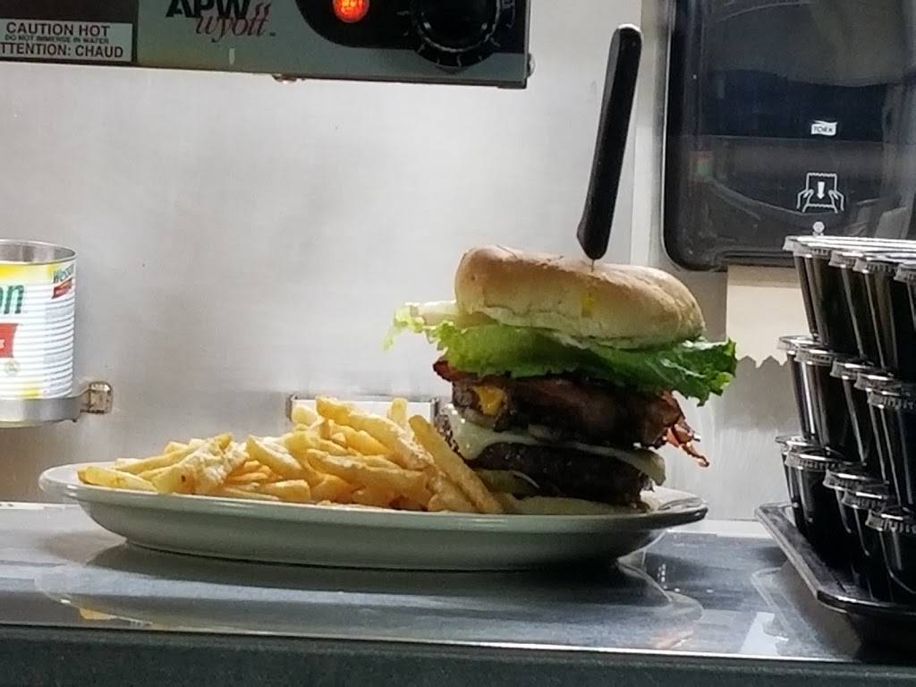 The End Zone Bar and Grill | restaurant | 11 N S Main St, Mt Gilead, OH 43338, USA | 4197514350 OR +1 419-751-4350