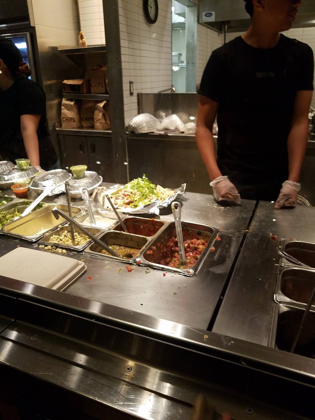 Chipotle Mexican Grill | restaurant | 5955 Kingstowne Towne Ctr, Ste 160, Alexandria, VA 22315, USA | 7039246018 OR +1 703-924-6018