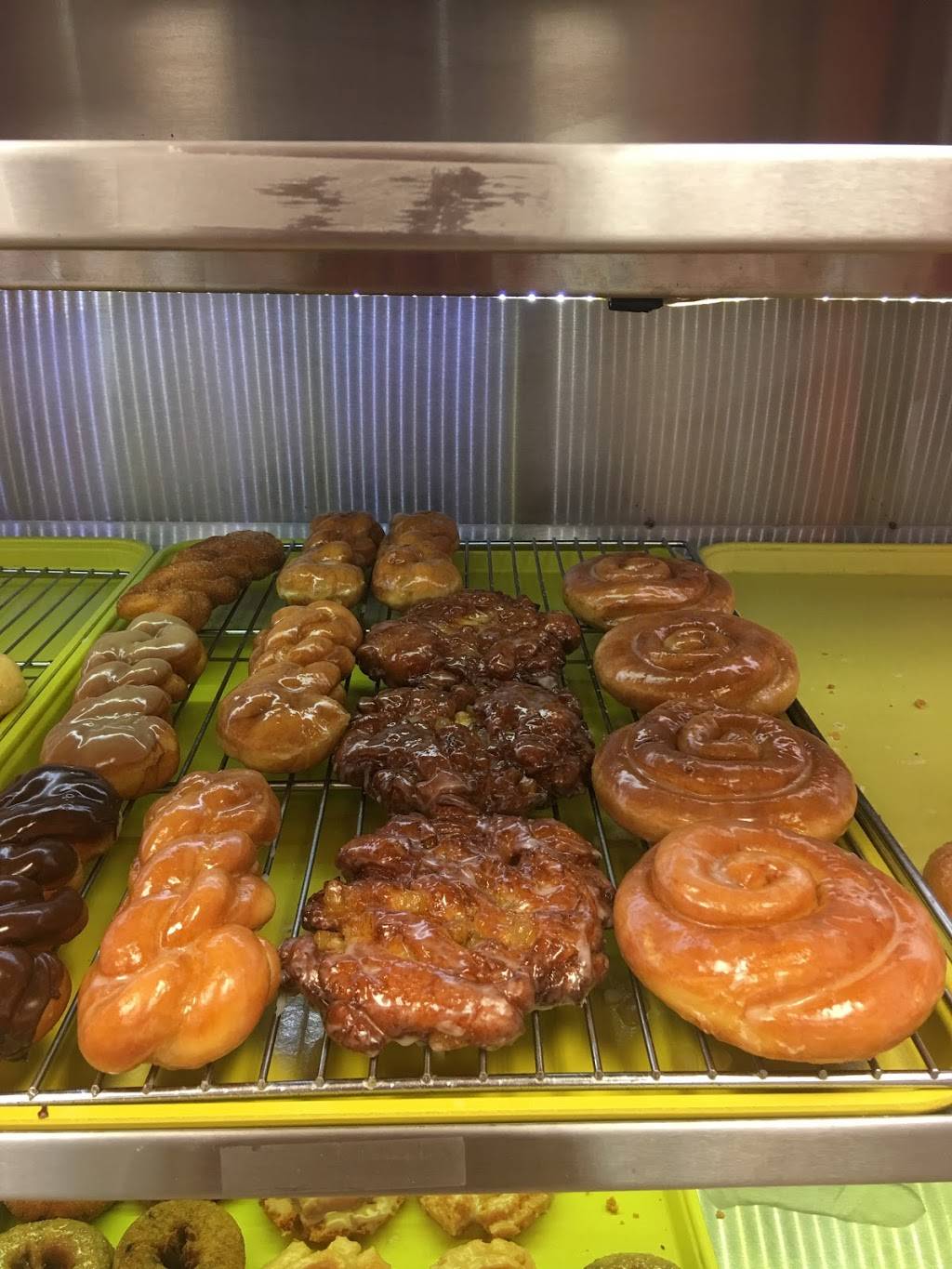 Sunshine Donuts | restaurant | 9825 Jones Rd, Houston, TX 77065, USA | 8326889539 OR +1 832-688-9539