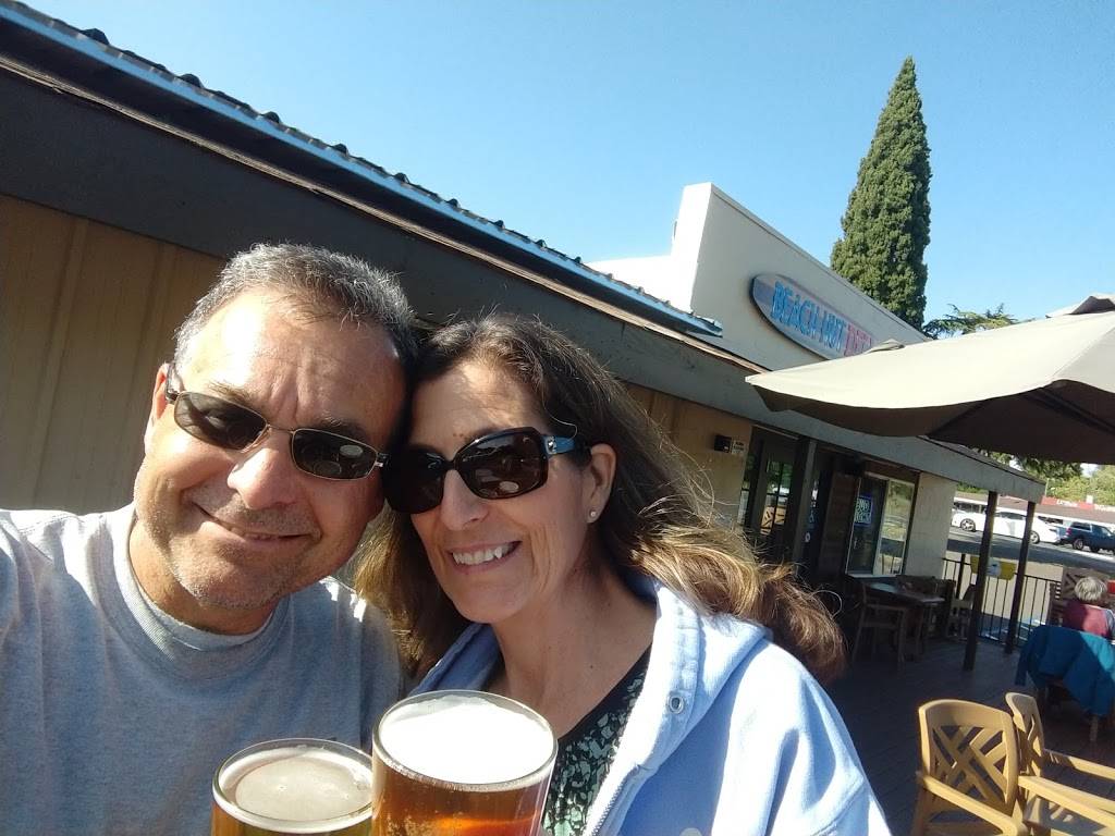 Beach Hut Deli | restaurant | 2210 Taylor Rd, Penryn, CA 95663, USA | 9162592847 OR +1 916-259-2847