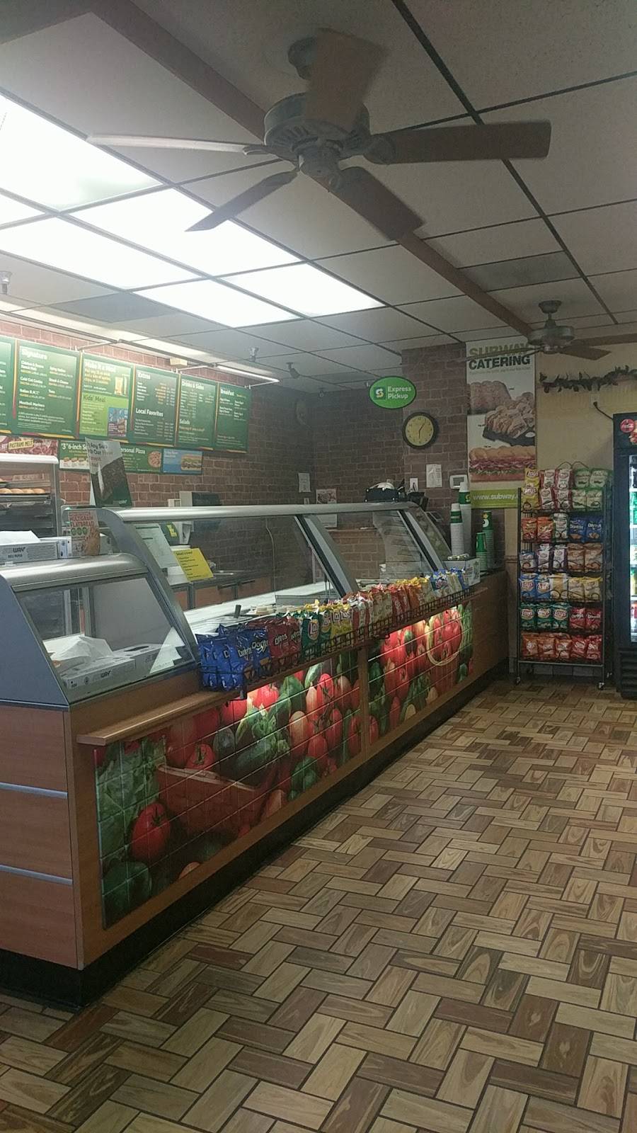 Subway | meal takeaway | 703 228th Ave NE Unit 703, Sammamish, WA 98074, USA | 4258684684 OR +1 425-868-4684