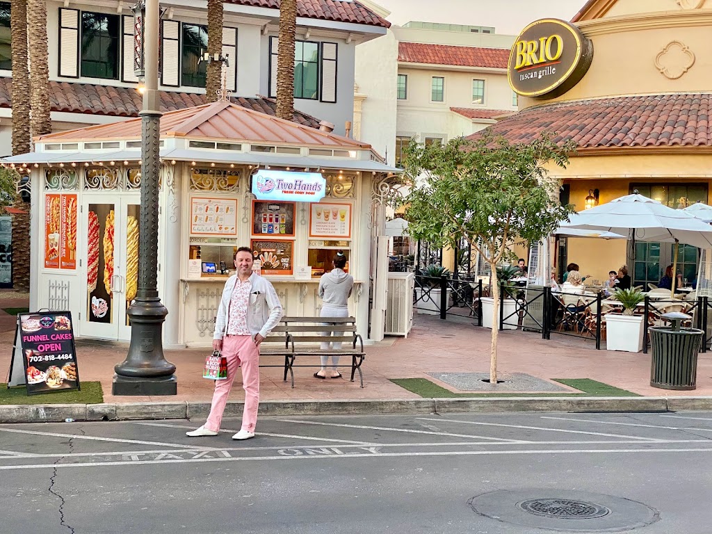 Two Hands Corn Dogs | meal takeaway | 6649 Las Vegas Blvd S K1, Las Vegas, NV 89119, USA | 7024622178 OR +1 702-462-2178