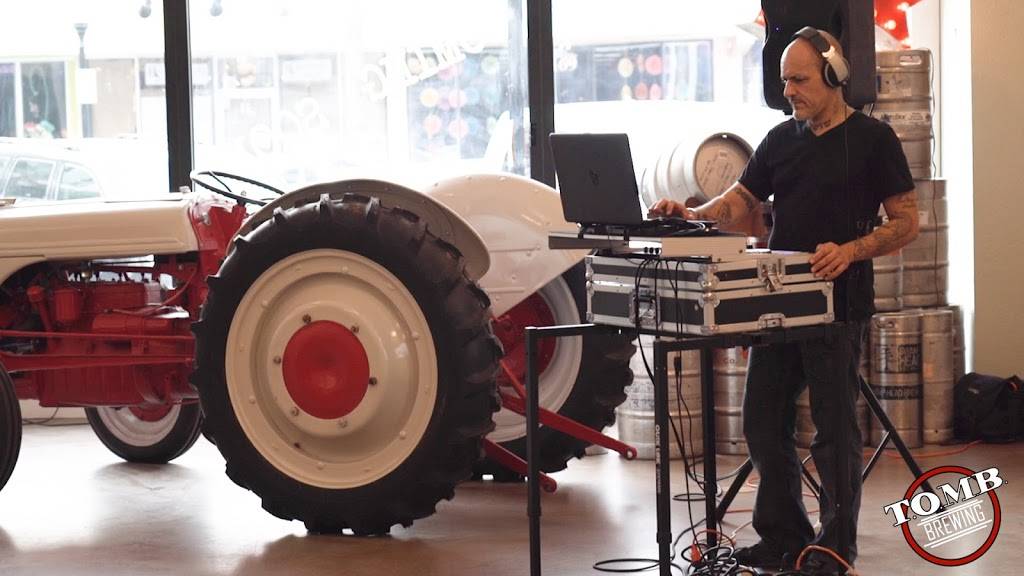 Tavern on Main Brewery "T.O.M.B" | restaurant | 1468 Main St, Sarasota, FL 34236, USA | 9419531139 OR +1 941-953-1139