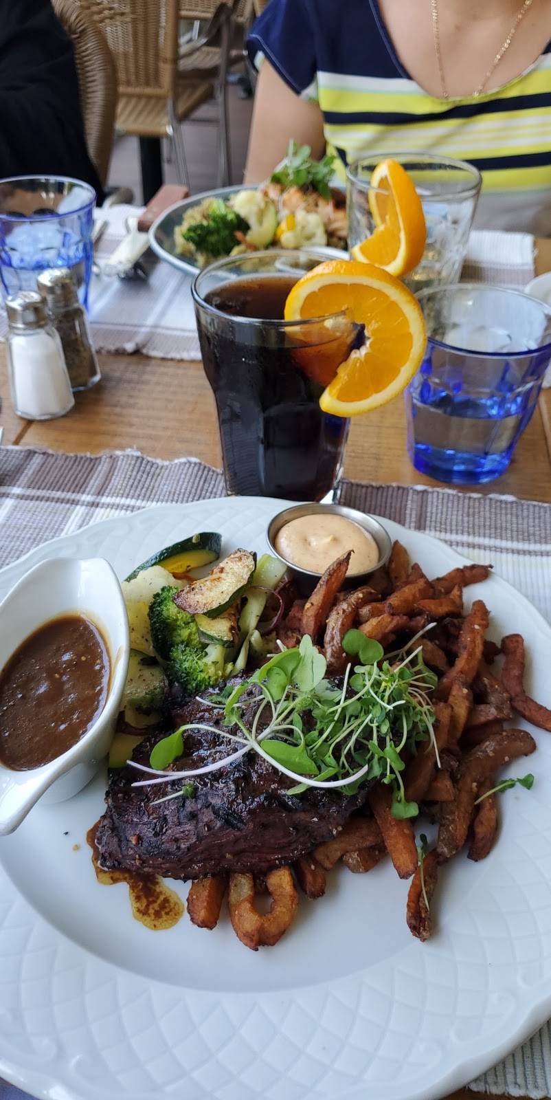 Restaurant LEmpanaché | restaurant | 17000 Ave des Golfeurs, Saint-Hyacinthe, QC J2T 0C6, Canada | 4507730021 OR +1 450-773-0021