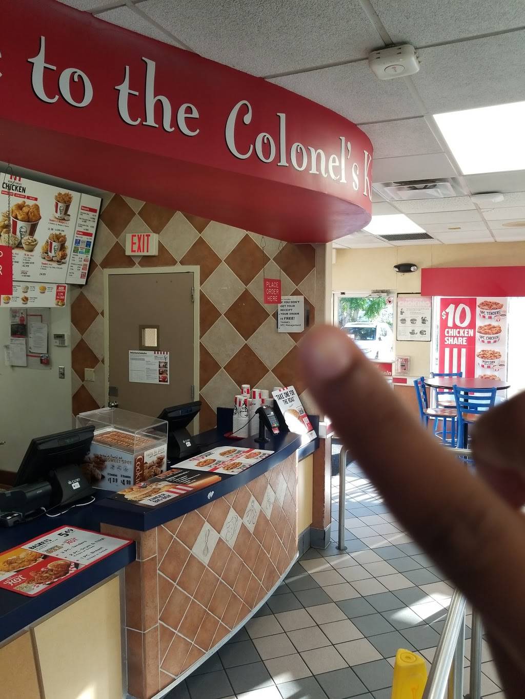 KFC | restaurant | 150 Merrick Rd #154, Lynbrook, NY 11563, USA | 5168724259 OR +1 516-872-4259