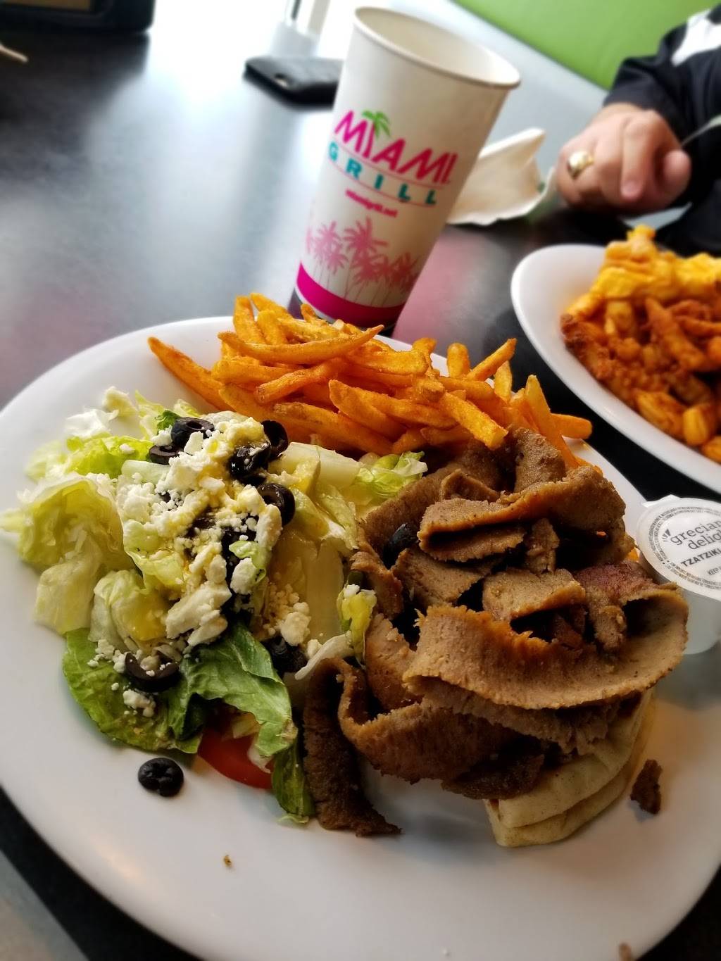 Miami Grill | restaurant | 1505 S Federal Hwy, Dania Beach, FL 33004, USA | 9549221128 OR +1 954-922-1128