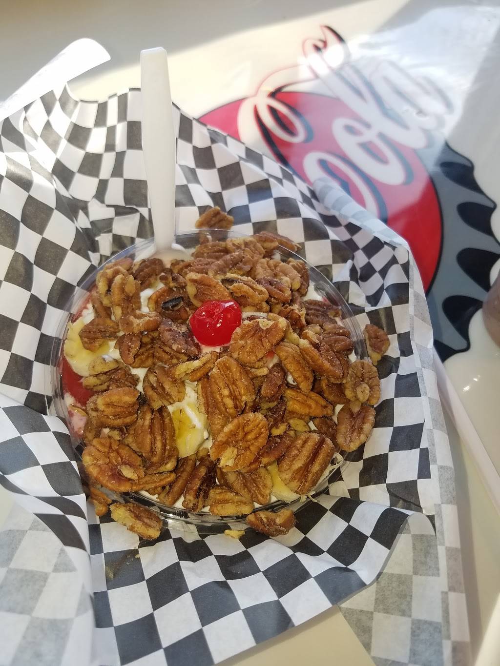 Kitts Frozen Custard | restaurant | 7000 W Capitol Dr, Milwaukee, WI 53216, USA | 4144611400 OR +1 414-461-1400