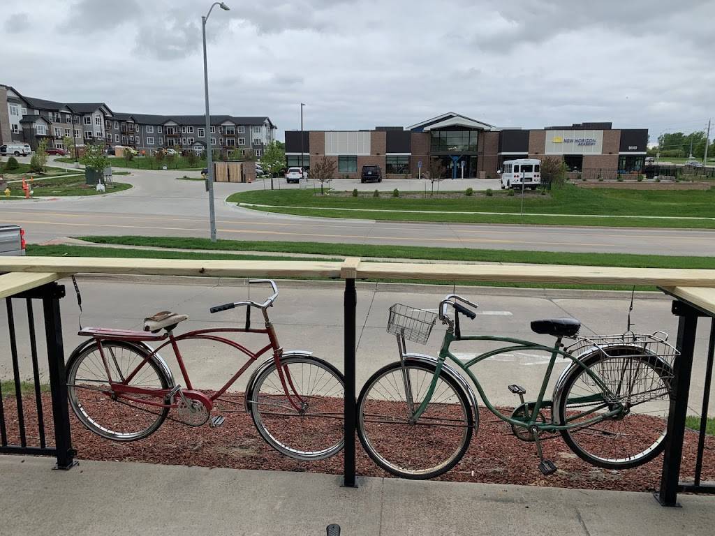 El Guapos Tequila + Tacos | restaurant | 8950 University Ave Suite 105, West Des Moines, IA 50266, USA | 5152162198 OR +1 515-216-2198