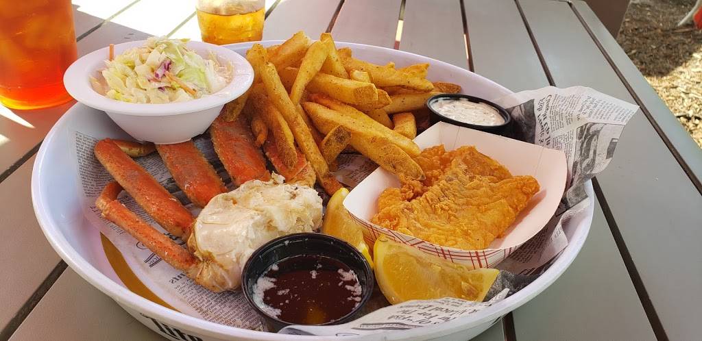 Crabbys Dockside | restaurant | 37 Causeway Blvd, Clearwater, FL 33767, USA | 7272101313 OR +1 727-210-1313