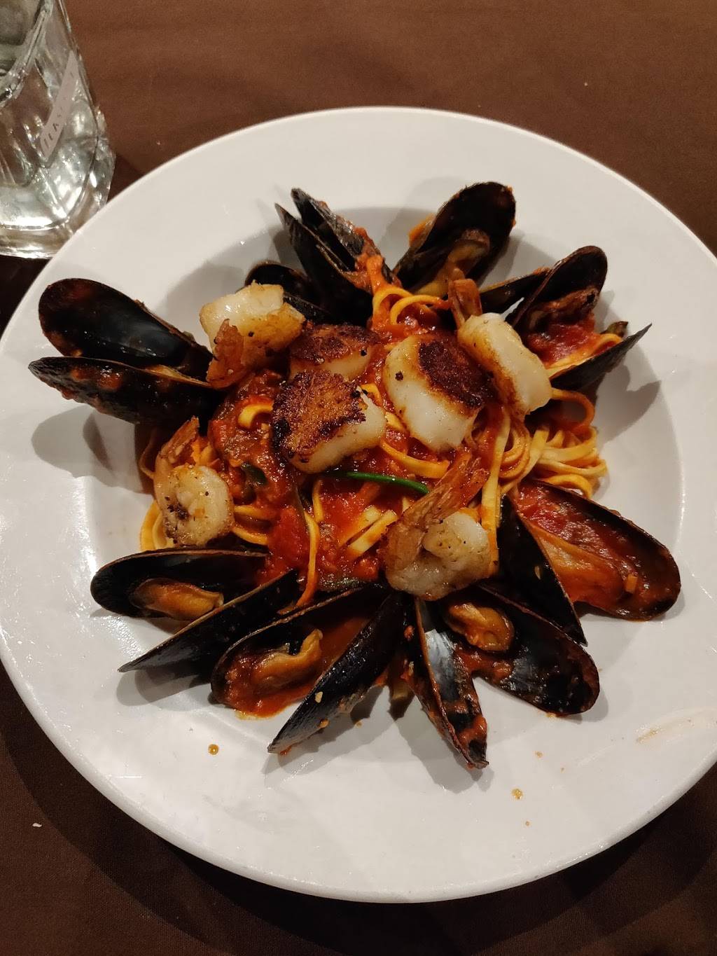 Matteos | restaurant | 125 E Main St, Welland, ON L3B 3W5, Canada | 9057322111 OR +1 905-732-2111