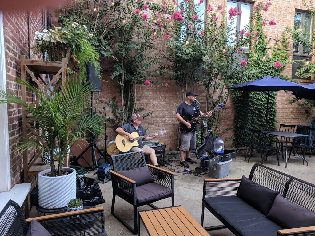 SideBar | restaurant | 24 S King St, Leesburg, VA 20175, USA | 5715103244 OR +1 571-510-3244