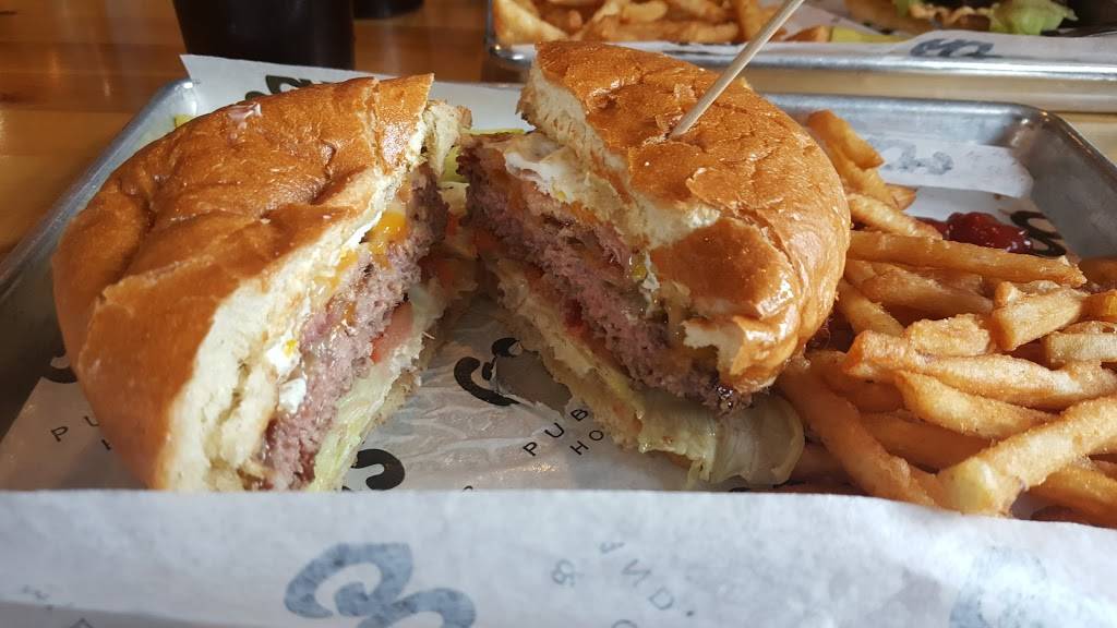 Googs Pub & Grub | restaurant | 667 Hastings Ave, Holland, MI 49423, USA | 6165463422 OR +1 616-546-3422