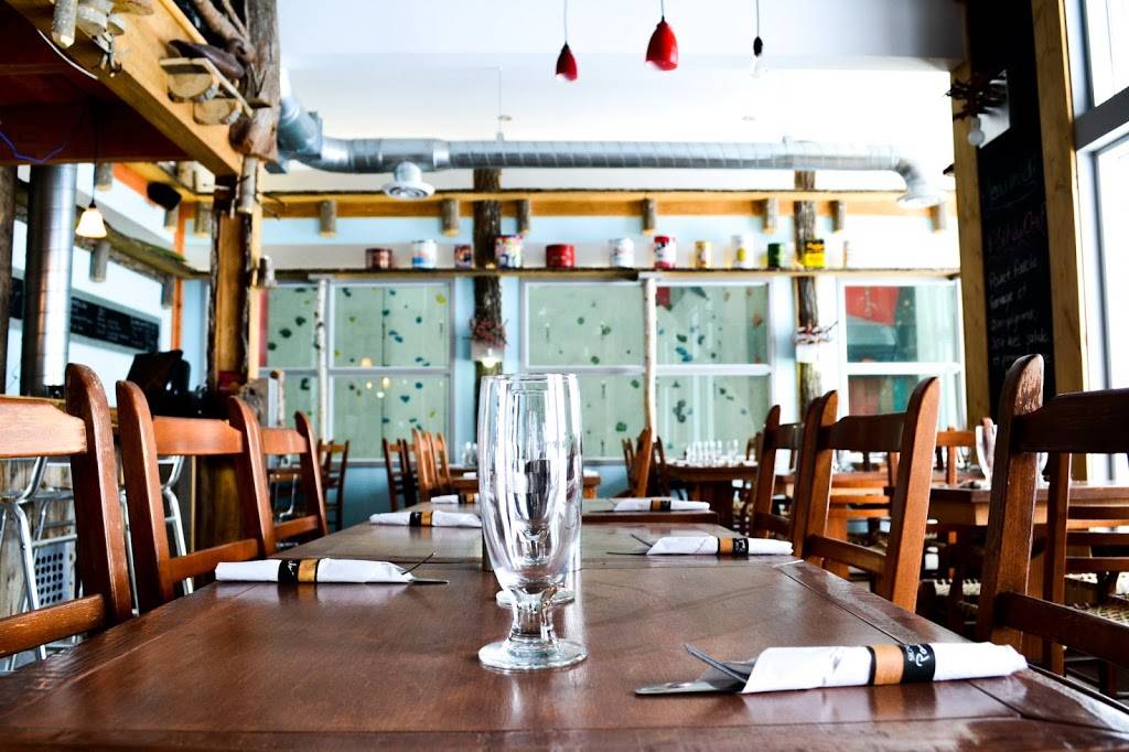 Resto Bar Le Chack | restaurant | 2206 Boulevard des Chenaux, Trois-Rivières, QC G9A 1A1, Canada | 8194150609 OR +1 819-415-0609