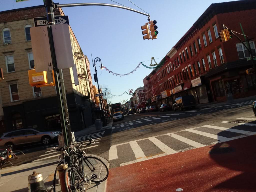 Gourmet Deli Delight | meal takeaway | 101 Nassau Ave, Brooklyn, NY 11222, USA | 7183498888 OR +1 718-349-8888